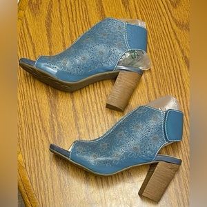 L’Artiste By Spring Step Women’s Blue Leather Fab Sandal Size 36